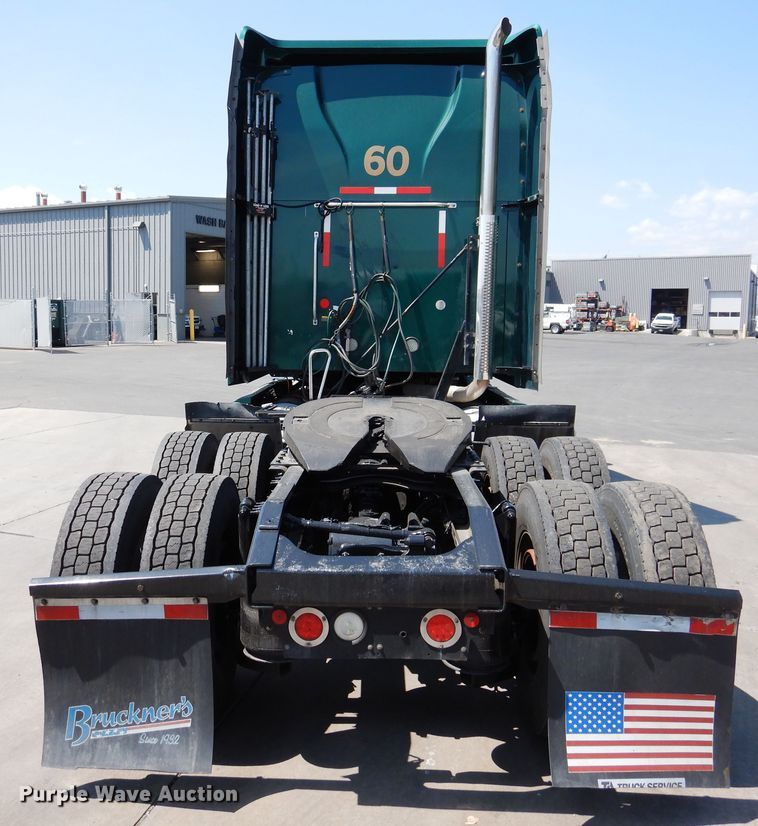 image for item GE9423 2015 Mack CXU613  semi truck