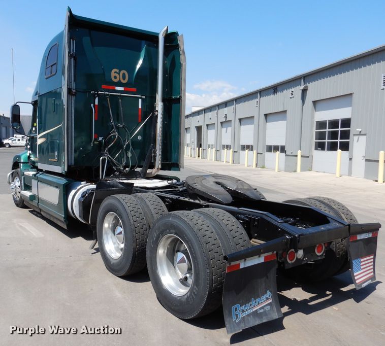 image for item GE9423 2015 Mack CXU613  semi truck