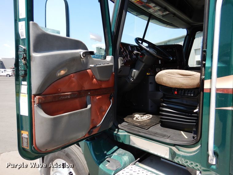 image for item GE9423 2015 Mack CXU613  semi truck