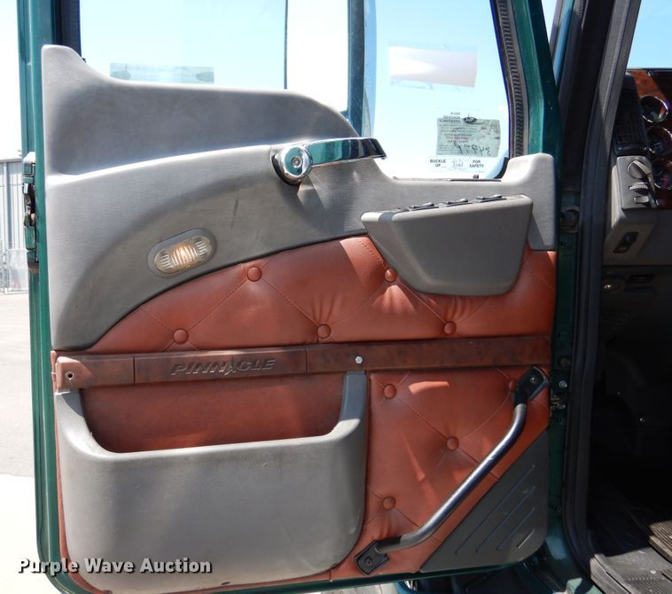 image for item GE9423 2015 Mack CXU613  semi truck