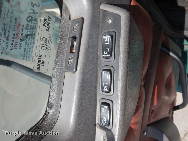 image for item GE9423 2015 Mack CXU613  semi truck