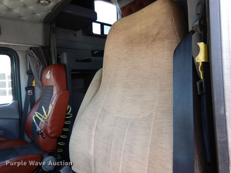 image for item GE9423 2015 Mack CXU613  semi truck