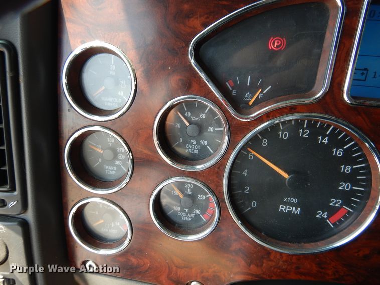 image for item GE9423 2015 Mack CXU613  semi truck