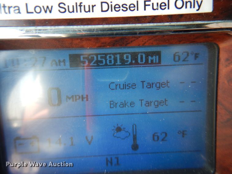 image for item GE9423 2015 Mack CXU613  semi truck