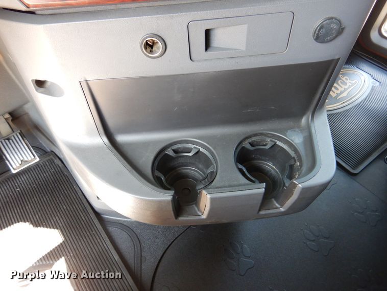 image for item GE9423 2015 Mack CXU613  semi truck