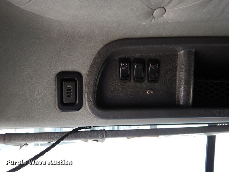 image for item GE9423 2015 Mack CXU613  semi truck