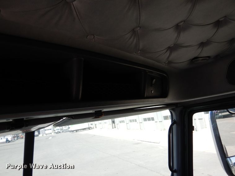 image for item GE9423 2015 Mack CXU613  semi truck