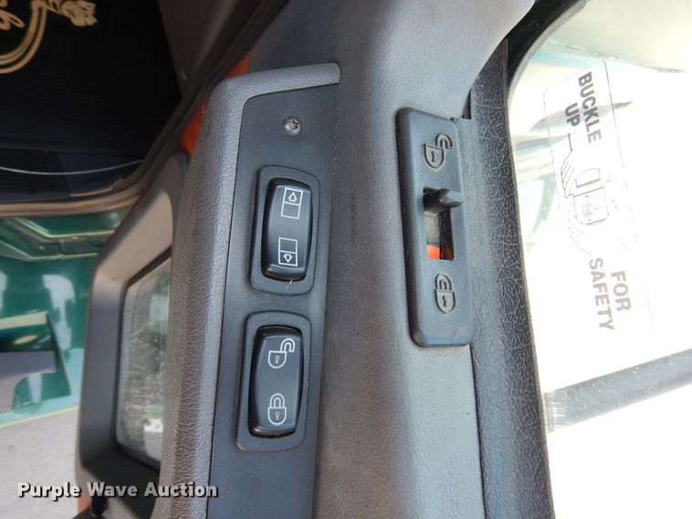 image for item GE9423 2015 Mack CXU613  semi truck