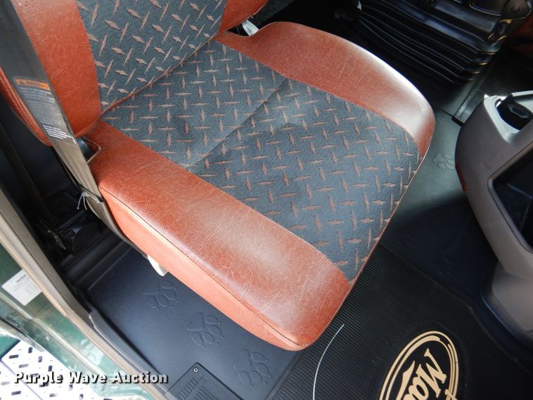 image for item GE9423 2015 Mack CXU613  semi truck