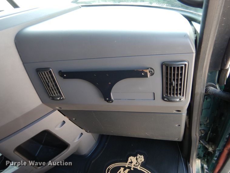 image for item GE9423 2015 Mack CXU613  semi truck