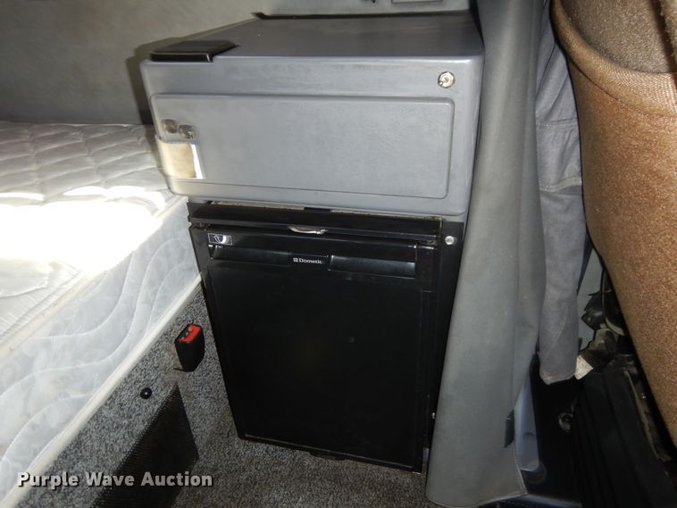 image for item GE9423 2015 Mack CXU613  semi truck