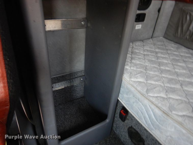 image for item GE9423 2015 Mack CXU613  semi truck