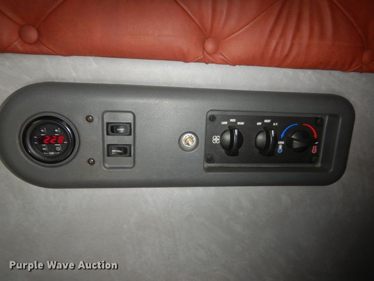 image for item GE9423 2015 Mack CXU613  semi truck