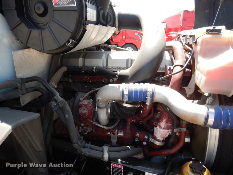 image for item GE9423 2015 Mack CXU613  semi truck