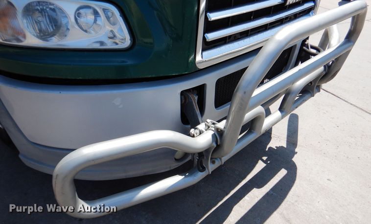 image for item GE9423 2015 Mack CXU613  semi truck