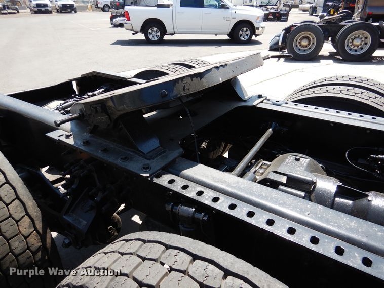 image for item GE9423 2015 Mack CXU613  semi truck