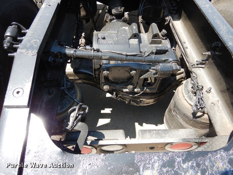 image for item GE9423 2015 Mack CXU613  semi truck