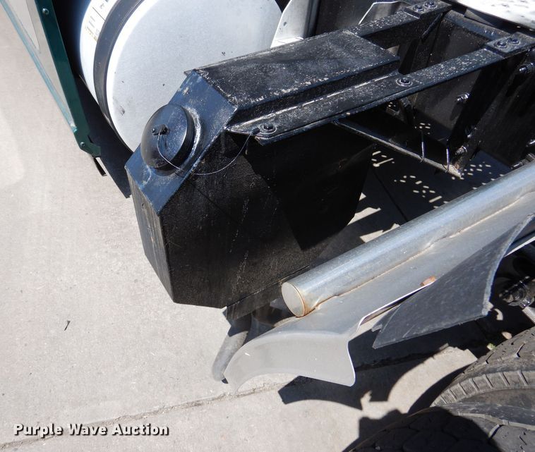 image for item GE9423 2015 Mack CXU613  semi truck