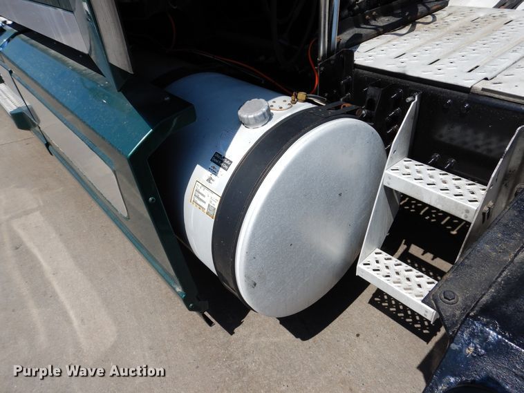 image for item GE9423 2015 Mack CXU613  semi truck