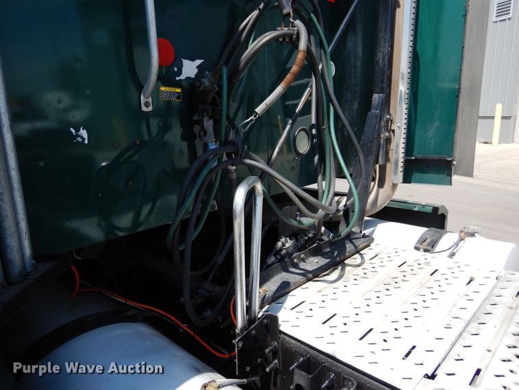 image for item GE9423 2015 Mack CXU613  semi truck