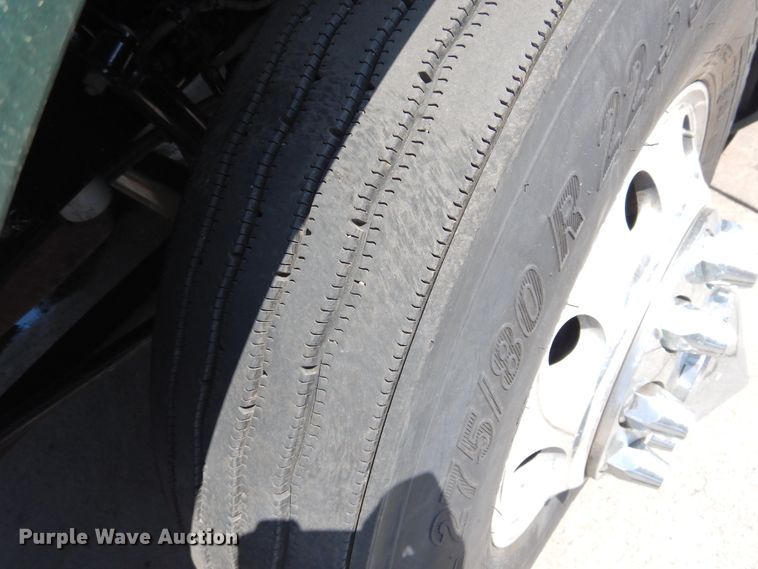 image for item GE9423 2015 Mack CXU613  semi truck