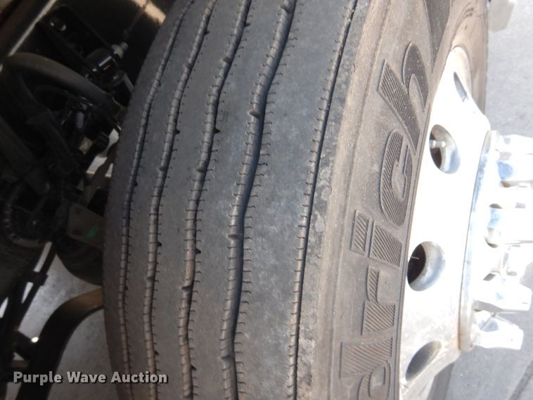 image for item GE9423 2015 Mack CXU613  semi truck