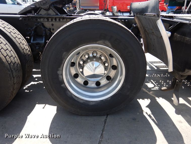 image for item GE9423 2015 Mack CXU613  semi truck