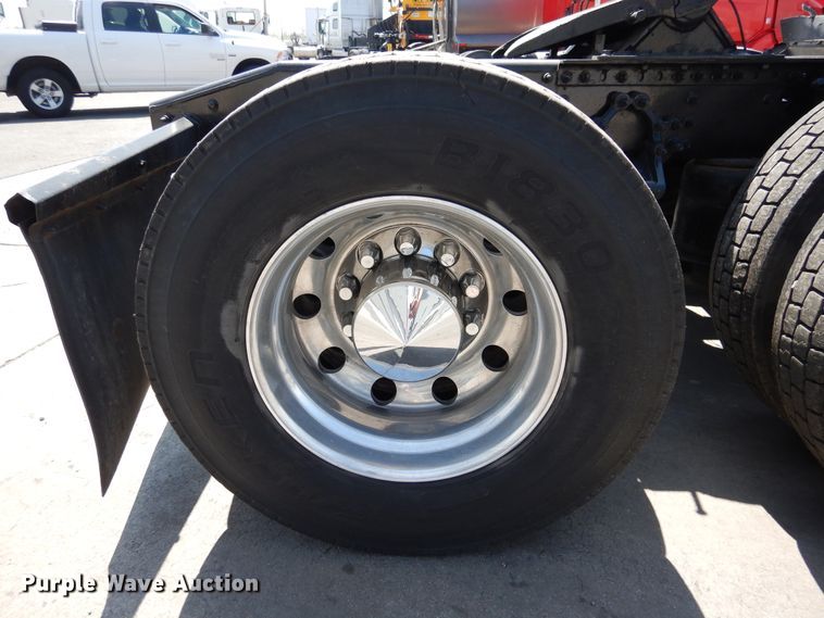 image for item GE9423 2015 Mack CXU613  semi truck