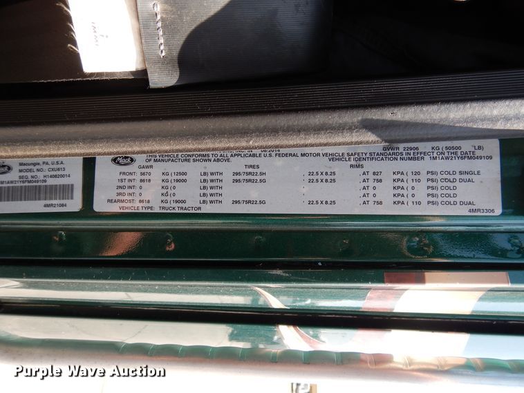 image for item GE9423 2015 Mack CXU613  semi truck