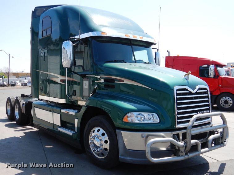 image for item GE9424 2015 Mack CXU613  semi truck