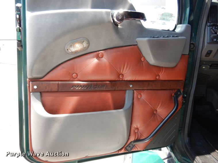 image for item GE9424 2015 Mack CXU613  semi truck