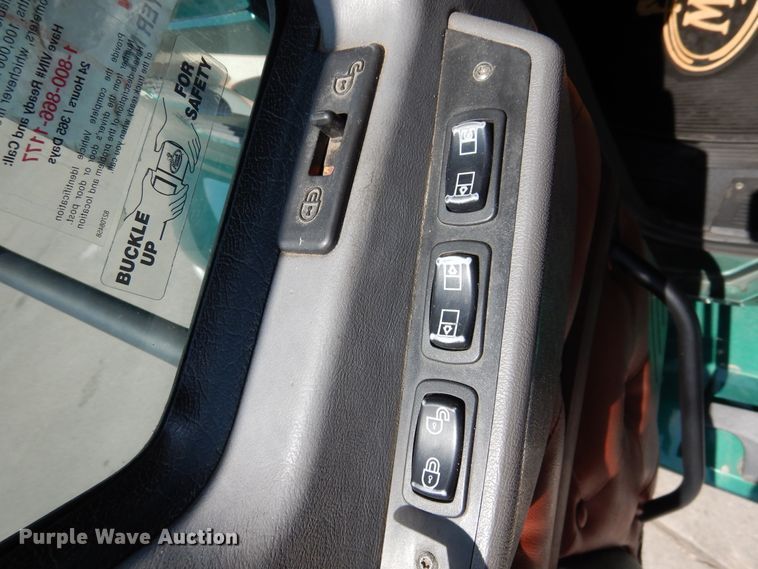 image for item GE9424 2015 Mack CXU613  semi truck