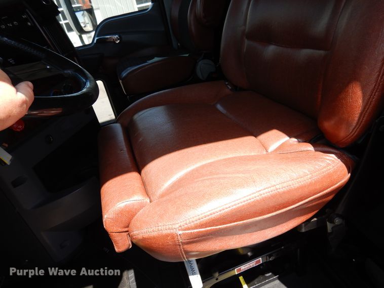 image for item GE9424 2015 Mack CXU613  semi truck