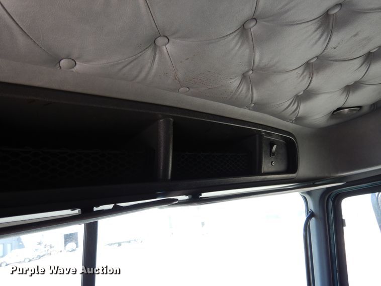 image for item GE9424 2015 Mack CXU613  semi truck