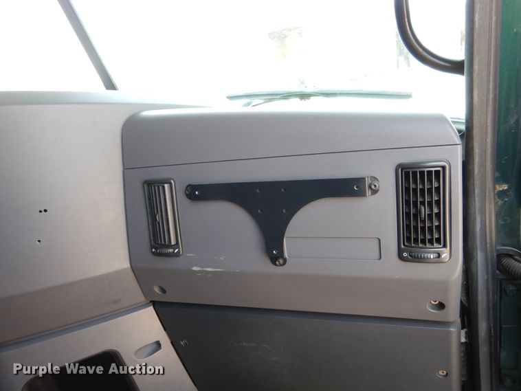 image for item GE9424 2015 Mack CXU613  semi truck