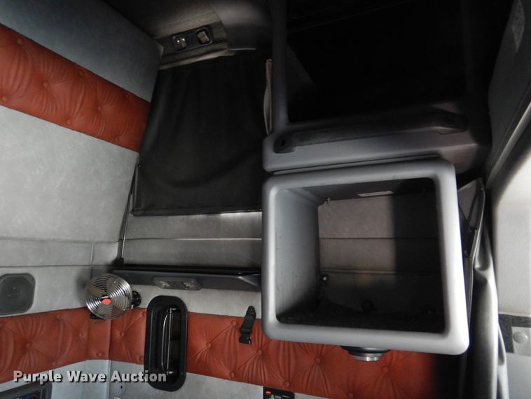 image for item GE9424 2015 Mack CXU613  semi truck