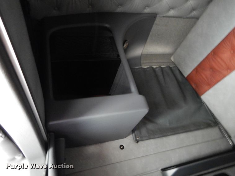 image for item GE9424 2015 Mack CXU613  semi truck