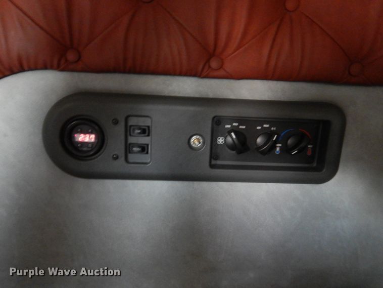 image for item GE9424 2015 Mack CXU613  semi truck