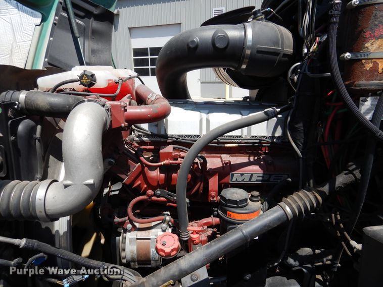 image for item GE9424 2015 Mack CXU613  semi truck