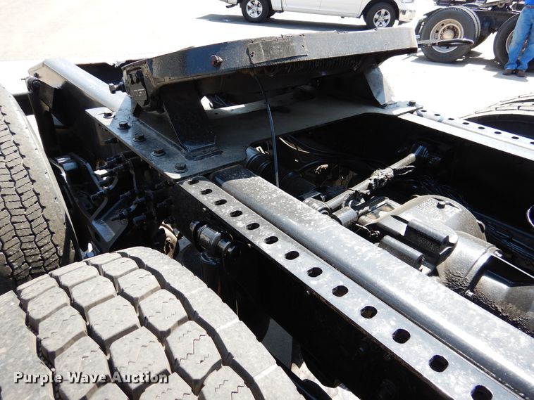 image for item GE9424 2015 Mack CXU613  semi truck