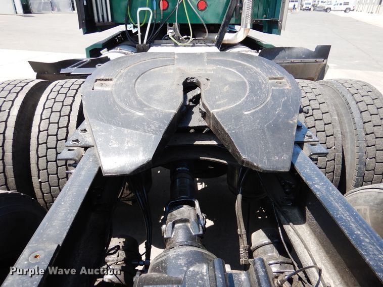 image for item GE9424 2015 Mack CXU613  semi truck