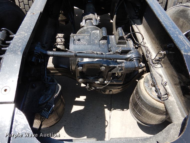 image for item GE9424 2015 Mack CXU613  semi truck