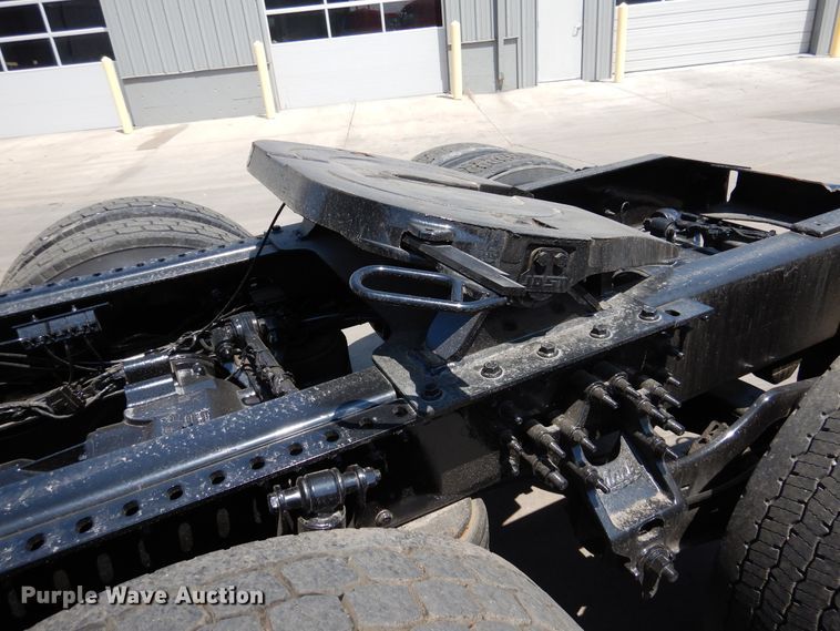 image for item GE9424 2015 Mack CXU613  semi truck