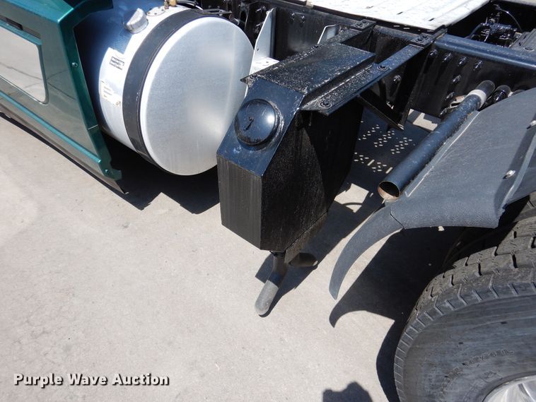 image for item GE9424 2015 Mack CXU613  semi truck