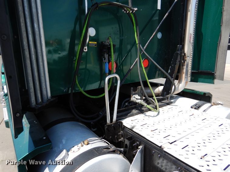 image for item GE9424 2015 Mack CXU613  semi truck