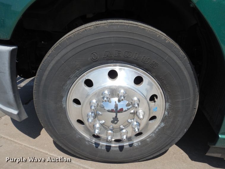 image for item GE9424 2015 Mack CXU613  semi truck