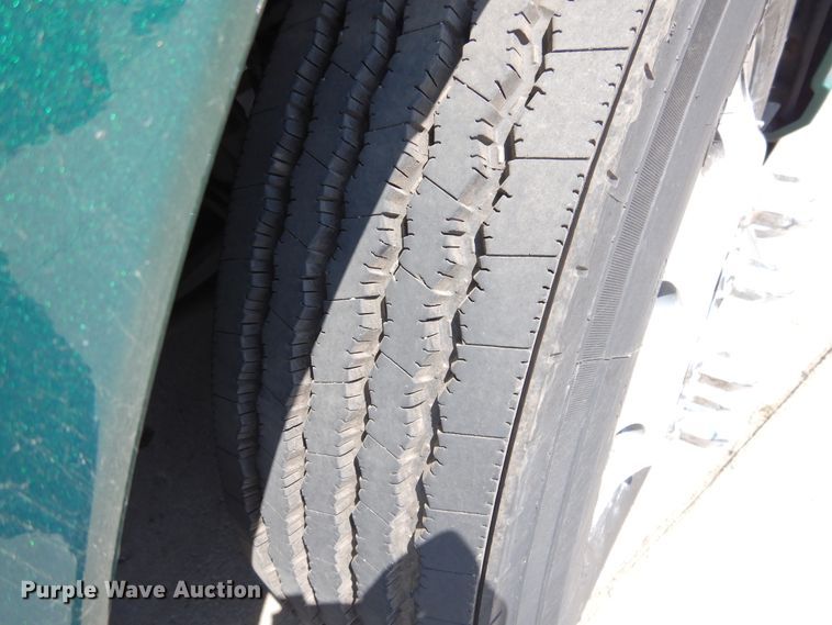 image for item GE9424 2015 Mack CXU613  semi truck