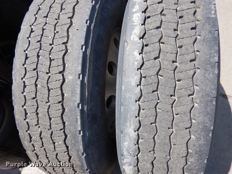 image for item GE9424 2015 Mack CXU613  semi truck