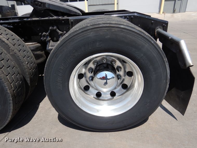 image for item GE9424 2015 Mack CXU613  semi truck