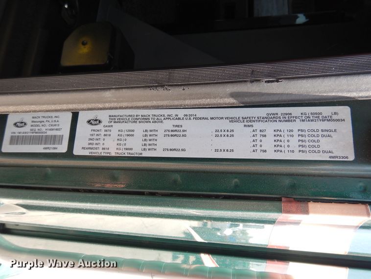 image for item GE9424 2015 Mack CXU613  semi truck